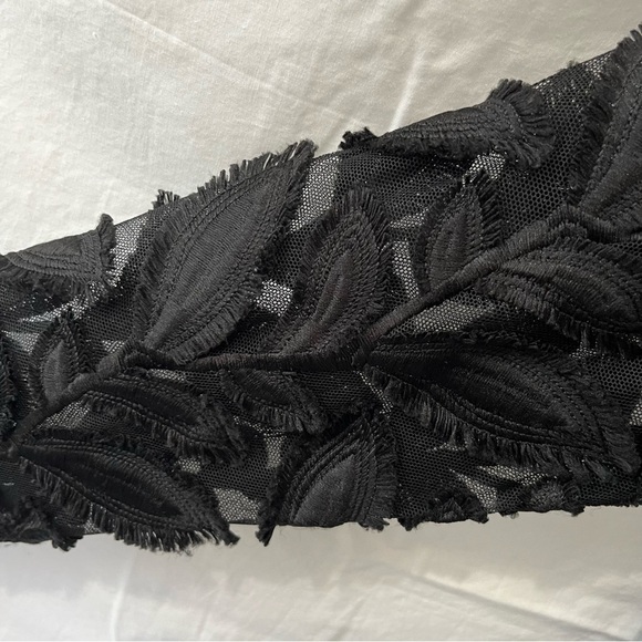 Ann Taylor Size 2 Beautiful Black Lace Peplum Top - Picture 2 of 8